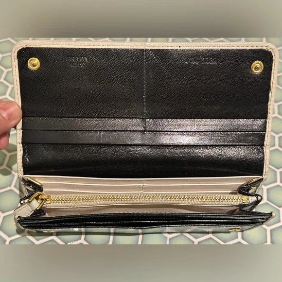 Prada Black Leather Trifold Continental Wallet with White Lip Appliques - Picture 5 of 6